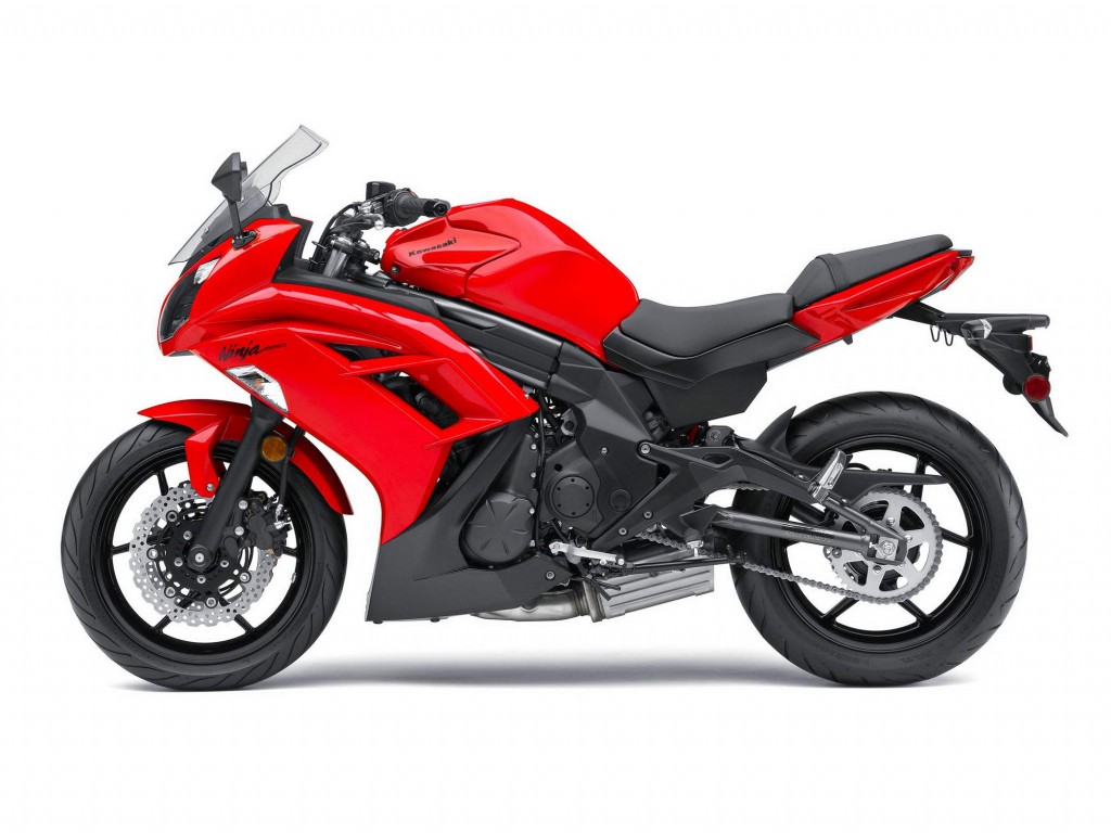 Kawasaki Ninja 650R màu đỏ